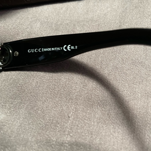 Womens Gray and Black Gucci Sunglasses - Picture 2 of 5